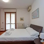 Metro 4 Spacious And Bright Three-room * ميلان