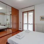 Metro 4 Spacious And Bright Three-room * ميلان