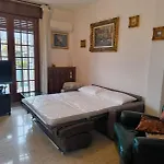 Attico Lux - Penthouse Near The Metro With Garage דירה *