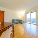Spacious&bright 2bdr, 2 Bathrooms