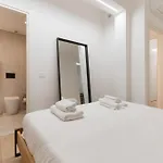 Appartement Guesthost - Luxury De Angeli,