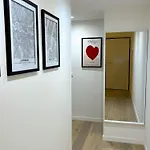 Modern Apt, 25 Min Duomo, Metro 5 Min&wifi Apartment Mailand