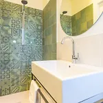 Spacious&bright 2bdr, 2 Bathrooms *