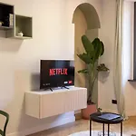 Gold & Platinum Garibaldi Executive Apartment Milan