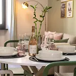 Gold & Platinum Garibaldi Executive Apartment *