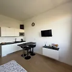 Stardust Padre Giuliani Apartmán *