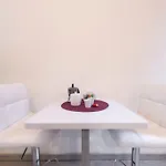 Apartment Guesthost - Porta Garibaldi White Flats