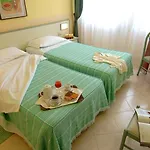 Otel Mistral 3*
