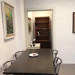 Canal Apartment *
