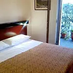 Virgilio Hotel 2*