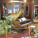 Mythos Hotel 3*