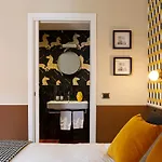 Zebra Naviglio بيت ضيافة 4*