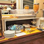 Hotel Charly 3*
