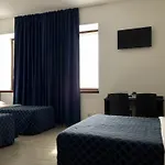 מלון Av