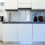 Milan Style Apartment - City Center Mediolan