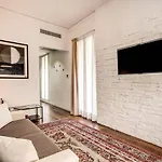 スイート サンタ テクラ アパート *