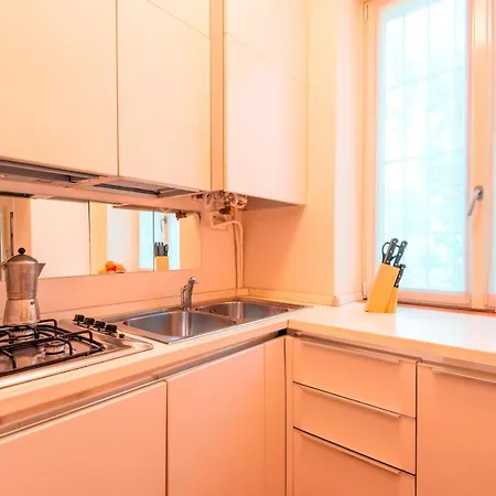 Catone - Modern Corso Di Porta Venezia Aparthotel-wifi-4pax Apartment