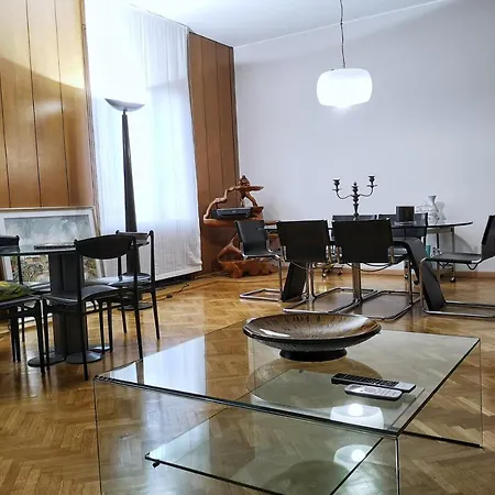 Alojamento de Acomodação e Pequeno-almoço Laura's 4*