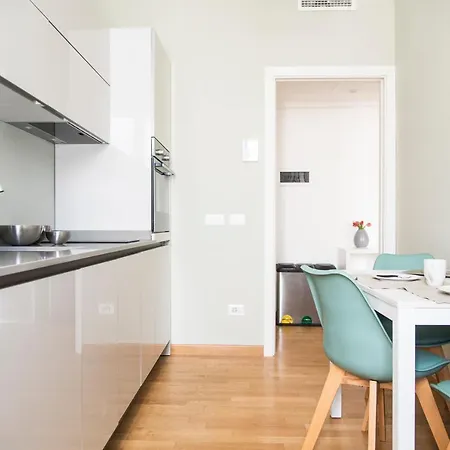 Modern 1 Bedroom Flat Metro Stop