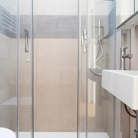 Modern 1 Bedroom Flat Metro Stop Apartment Milan