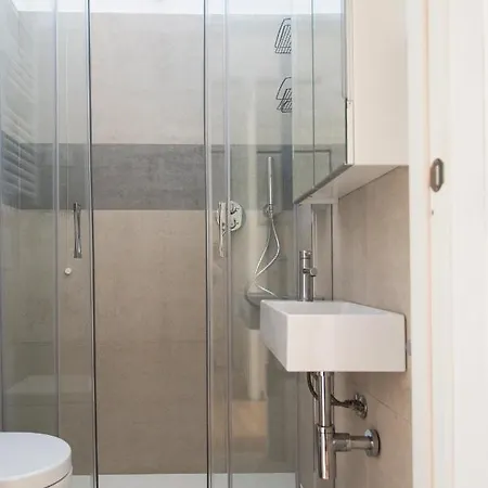 Modern 1 Bedroom Flat Metro Stop