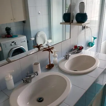 Leoni Charminghouse * Milão