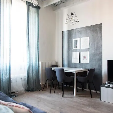 Youhosty - Correggio 12 Апартаменты *