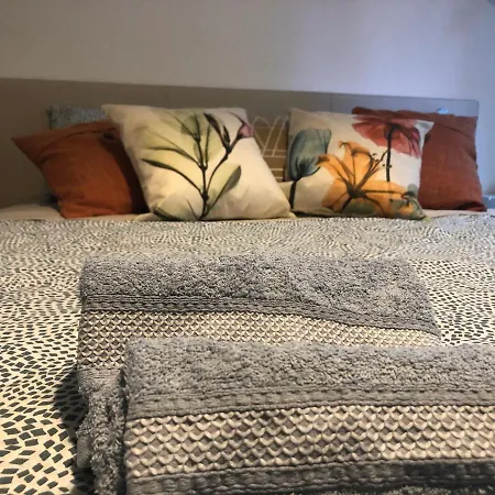 Charming Elise- Close To Station Apartmán