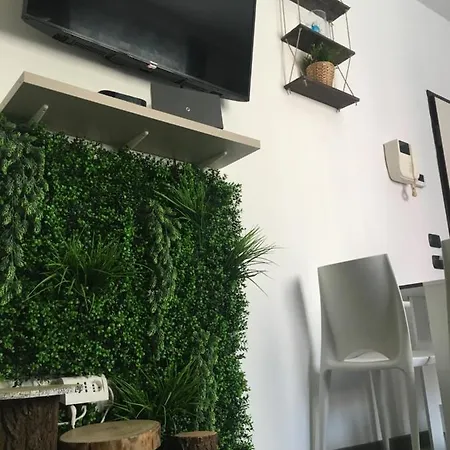 Charming Elise- Close To Station