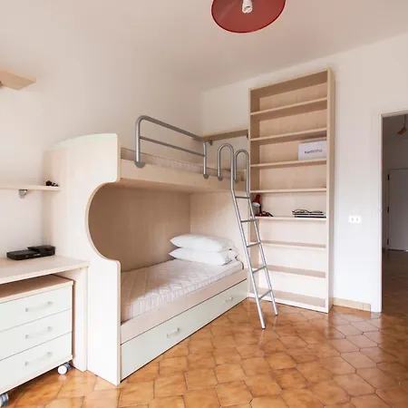 Light & Cozy Flat Near Navigli, Iulm, Bocconi * Milan