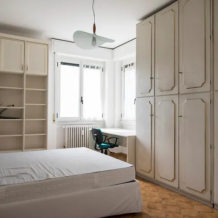 Light & Cozy Flat Near Navigli, Iulm, Bocconi Apartment Milan