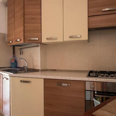 Light & Cozy Flat Near Navigli, Iulm, Bocconi Apartment