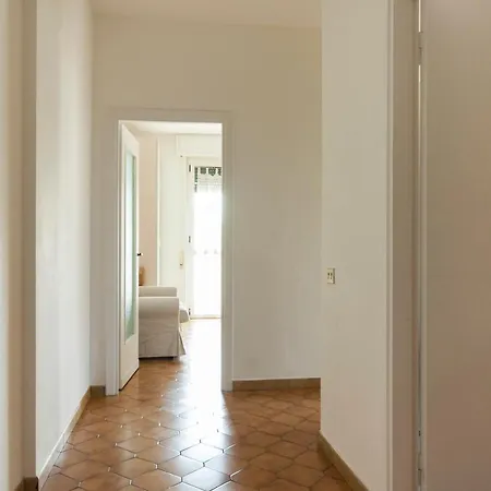 Light & Cozy Flat Near Navigli, Iulm, Bocconi Apartment *