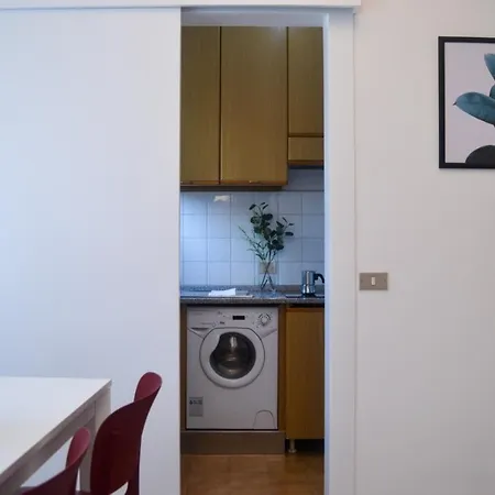 Joivy Lovely For 4 Next To Bus And Metro Station Appartement Milan