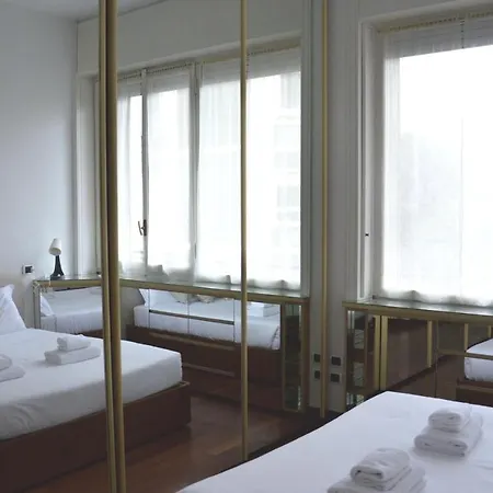 아파트 New Renovated With Balcony Porta Romana *