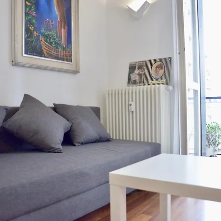 아파트 New Renovated With Balcony Porta Romana 밀라노