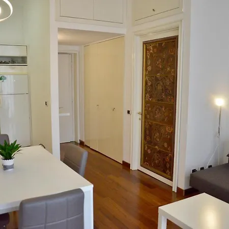 New Renovated With Balcony Porta Romana