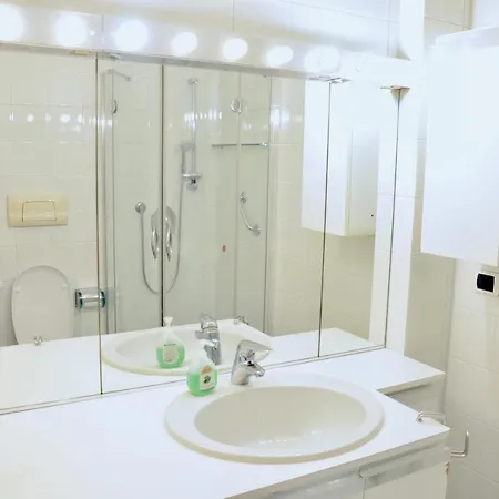 아파트 New Renovated With Balcony Porta Romana 밀라노