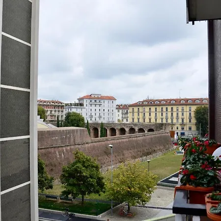 New Renovated With Balcony Porta Romana 아파트 *