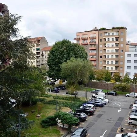 New Renovated With Balcony Porta Romana 아파트