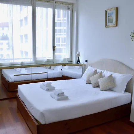 New Renovated With Balcony Porta Romana * 밀라노