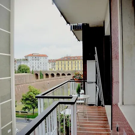 New Renovated With Balcony Porta Romana 아파트