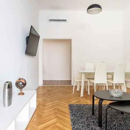 Hemeras Boutique Homes Luxury 4bdr Close To Duomo Apartment Milan