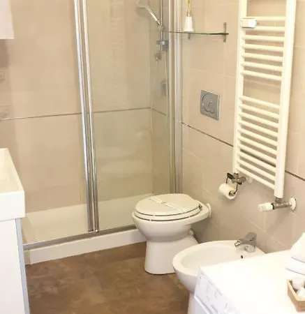 Con Due Da Letto Max 8 Persone Maciacchini Wi Fi Gratuito Moderno Bella Vista Nuova Gestione Apartment Milan