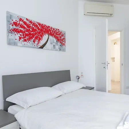 Piazza De Angeli M1 Comfortable Flat With Balcony * Mediolan
