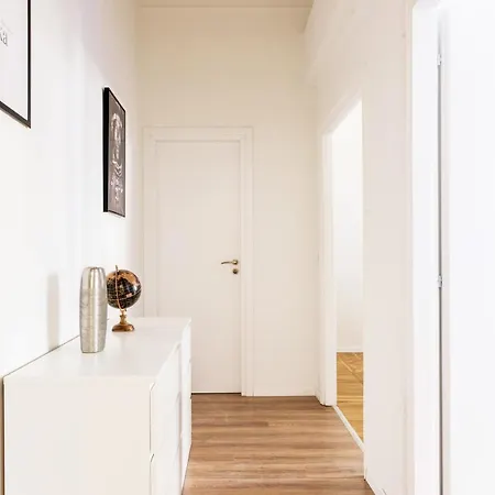 Hemeras Boutique Homes Luxury 4bdr Close To Duomo * Milan
