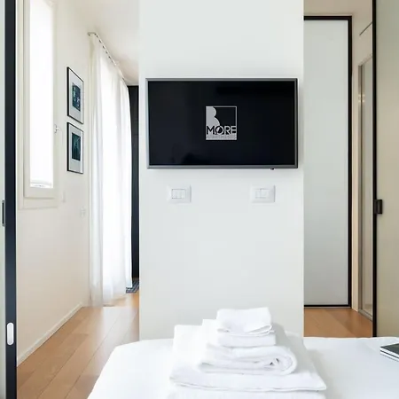 アパートホテル Bmore Duomo - Luxury Near Duomo ミラノ