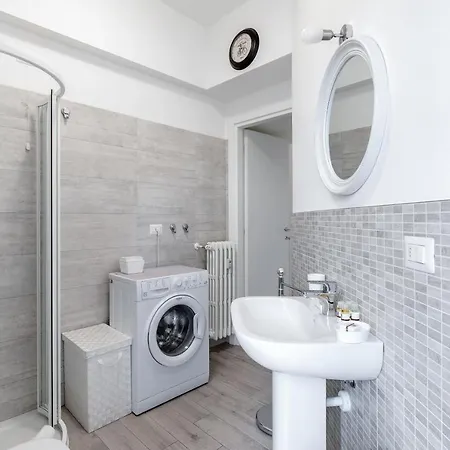 Apartament Piazza De Angeli M1 Comfortable Flat With Balcony Mediolan