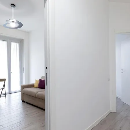 Apartament Piazza De Angeli M1 Comfortable Flat With Balcony Mediolan