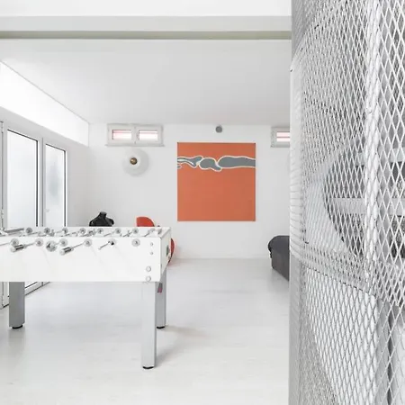 Unique 4 Storey House On Naviglio 4bd, 4bt מילאנו